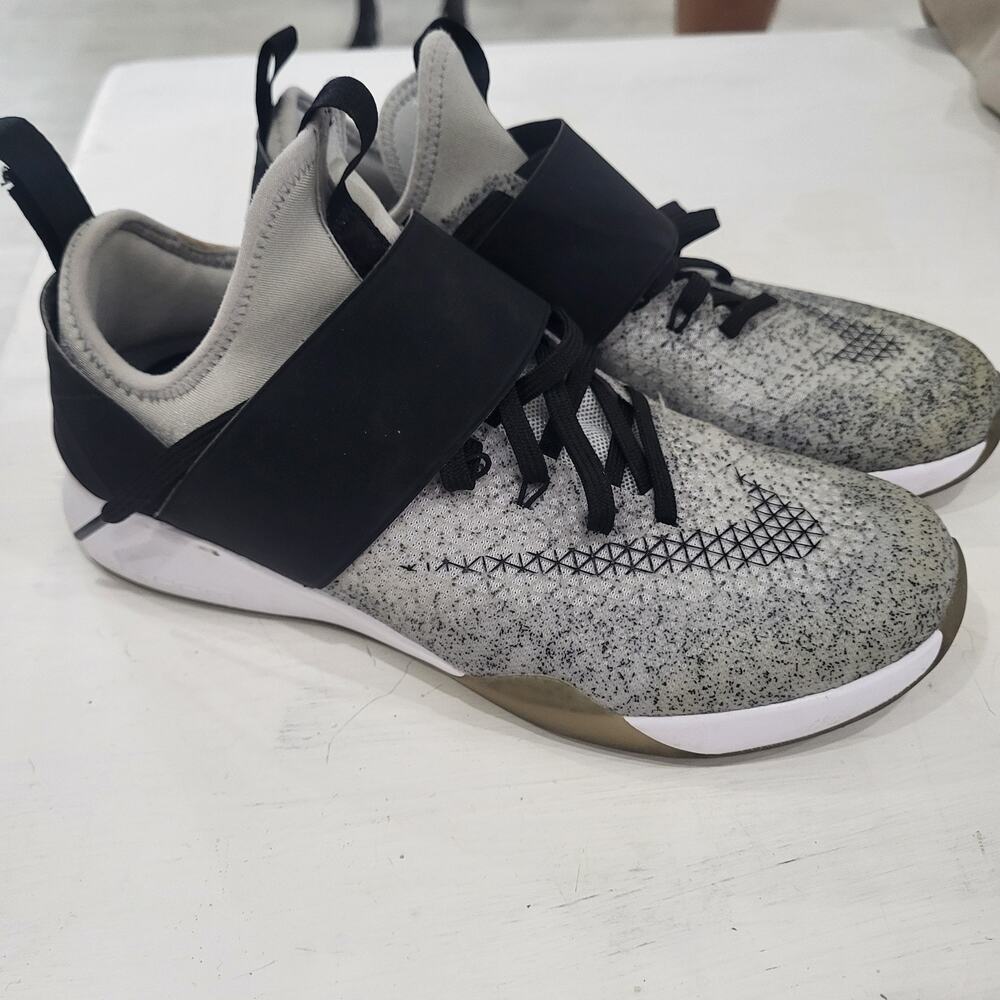 Nike Womens Air Zoom Strong 843975-100 Gray Size 6 Running Shoes Sneakers